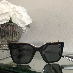 QUAY LEVEL UP SUNGLASSES - BLACK/GOLD